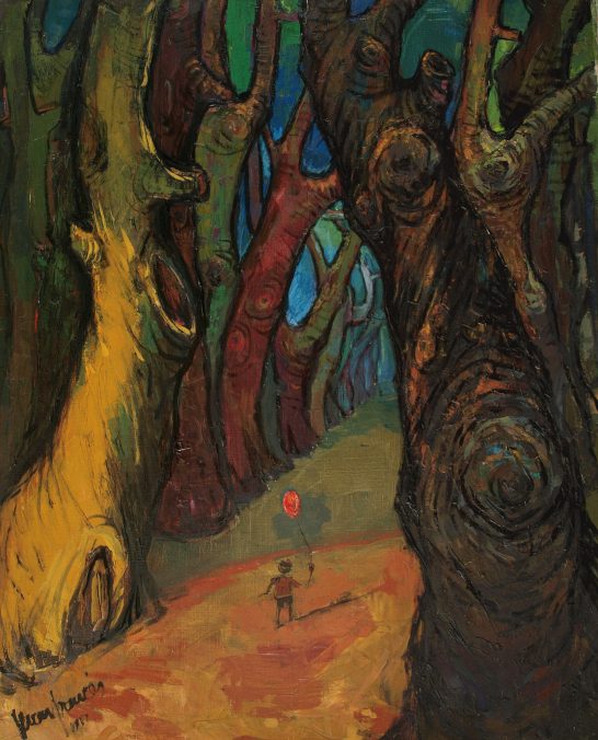 Un sendero en un bosque con árboles de colores vivos y un personaje pequeño al fondo.