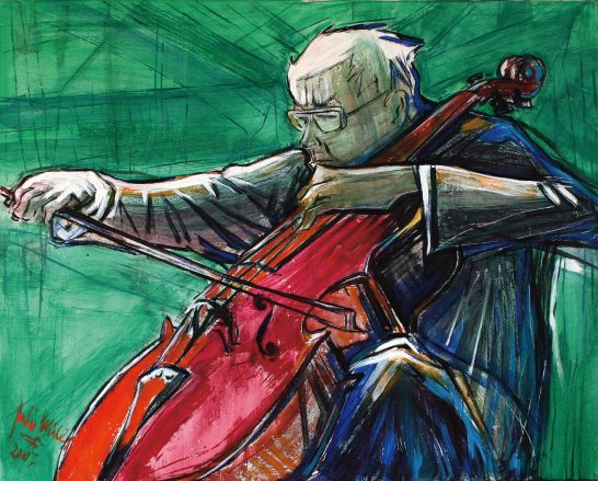 Hombre tocando un violonchelo con un fondo verde abstracto.
